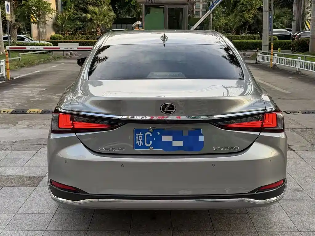 Lexus ES 2019 — фото 8