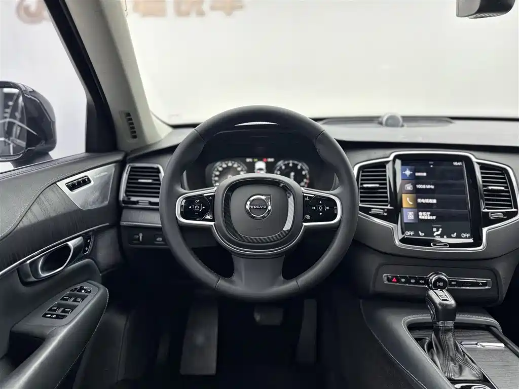 Volvo XC90 2020 — фото 10