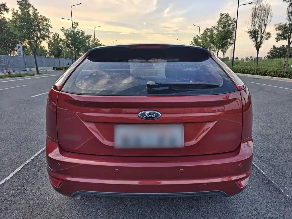 Ford Focus 2015 — фото 12