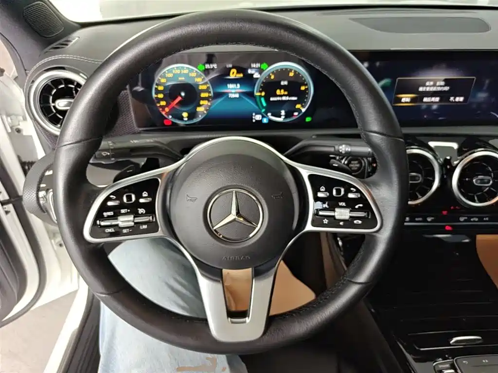 Mercedes-Benz A-Class 2023 — фото 11