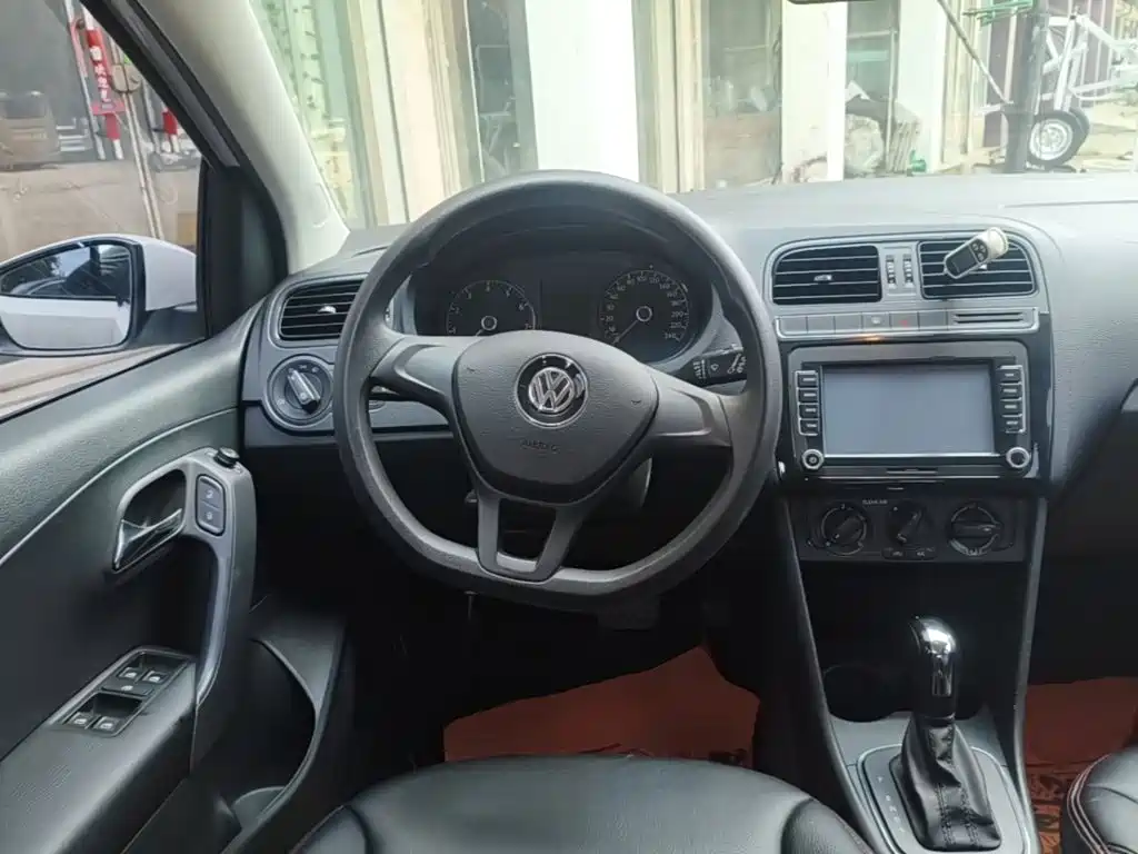 Volkswagen Polo 2017 — фото 11