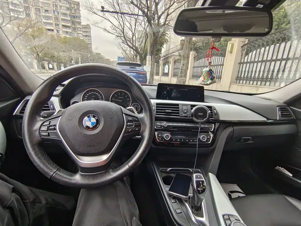 BMW 3 Series 2016 — фото 13