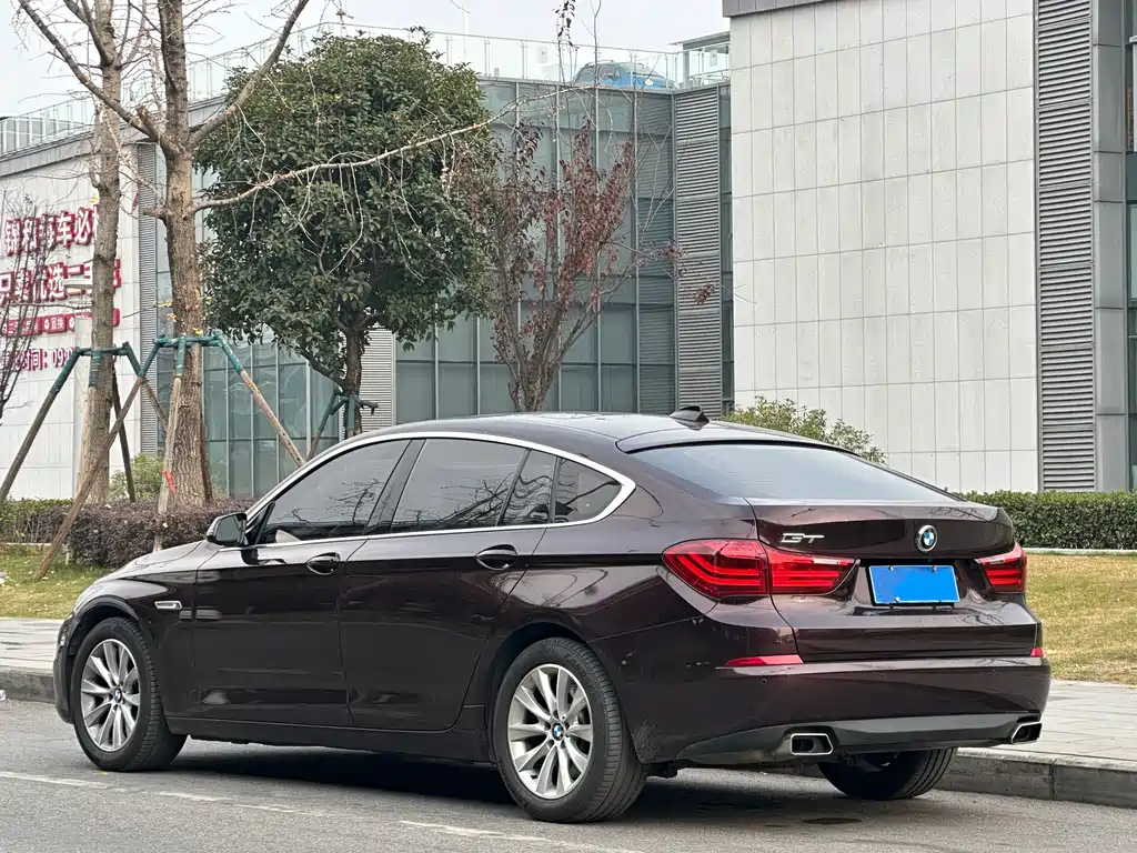 BMW 5 Series GT 2017 — фото 12