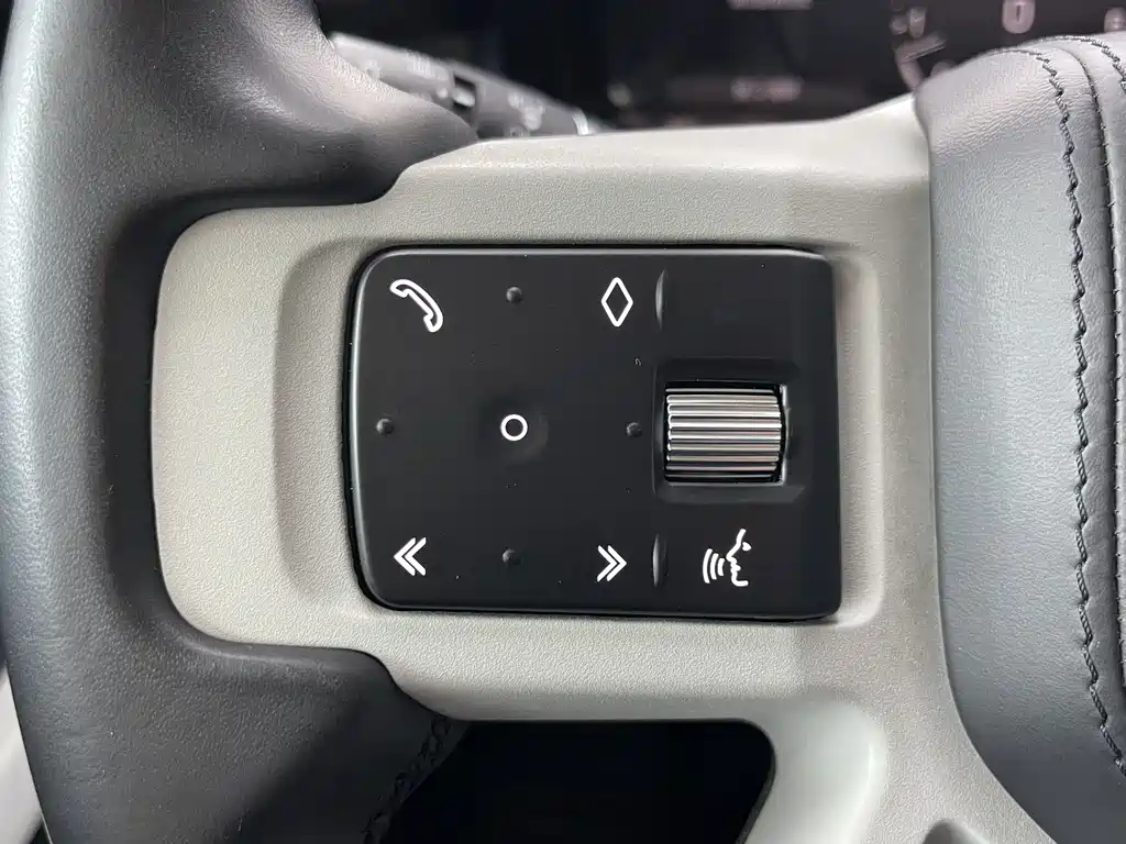 Land Rover Defender 2022 — фото 8