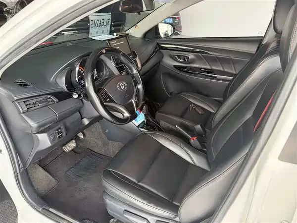 Toyota Yaris L 2021