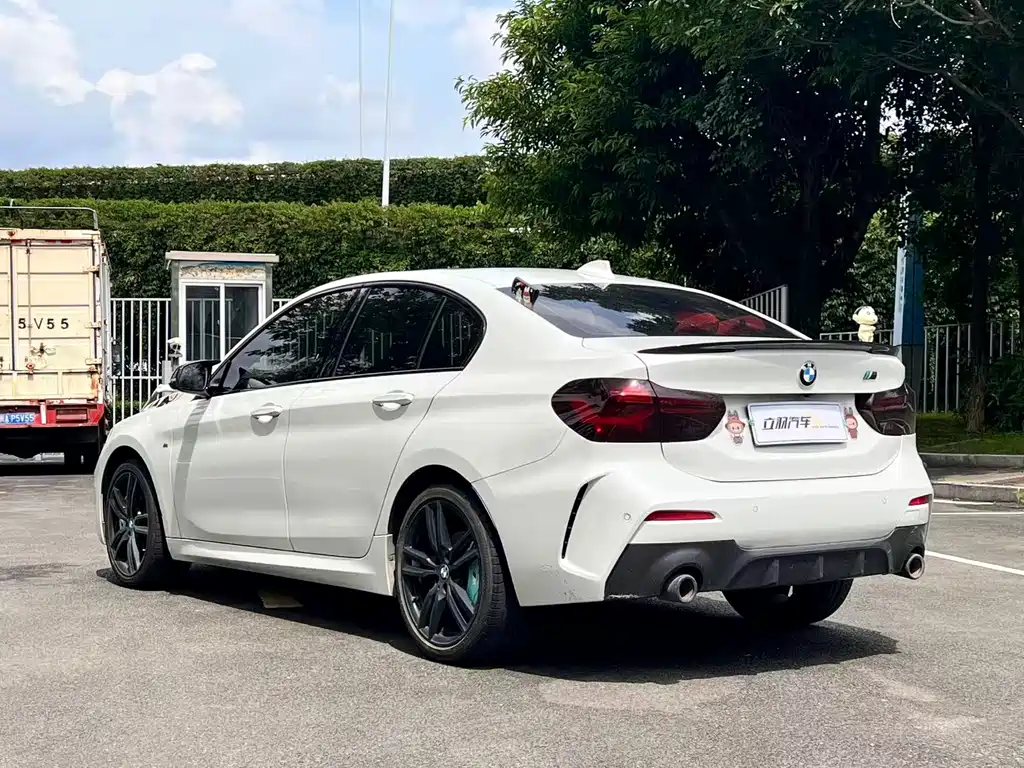BMW 1 Series 2023 — фото 12