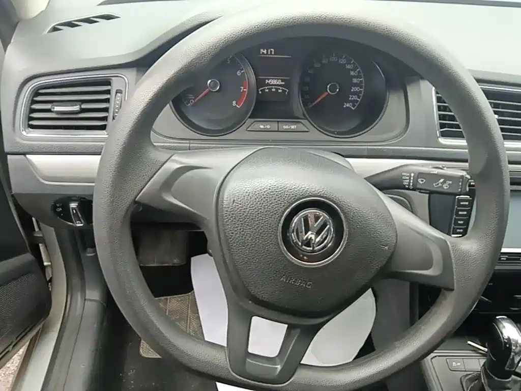 Volkswagen Lavida 2017 — фото 11