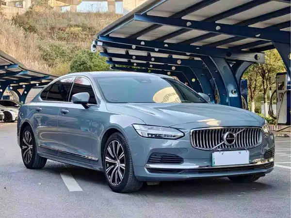 Volvo S90 Plug-In Hybrid 2022