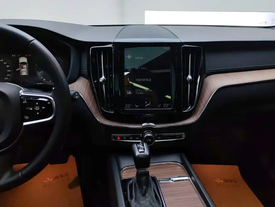 Volvo XC60 2021 — фото 13