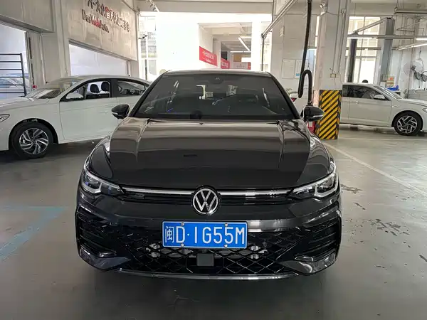 Volkswagen Golf 2025