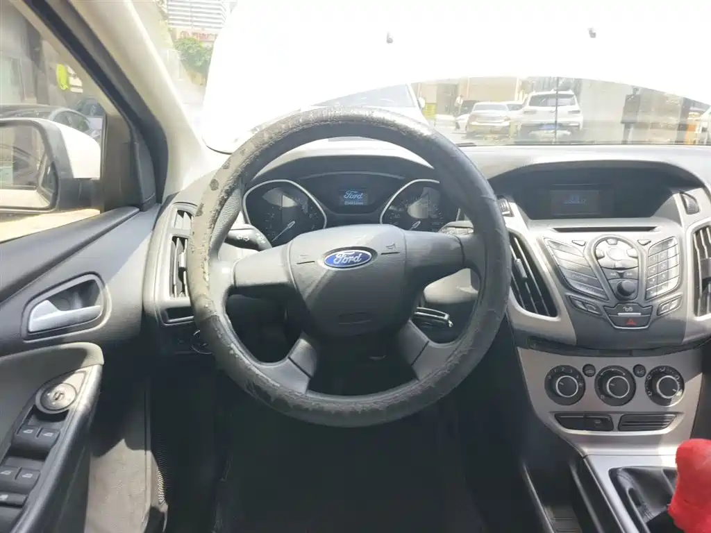 Ford Focus 2015 — фото 6