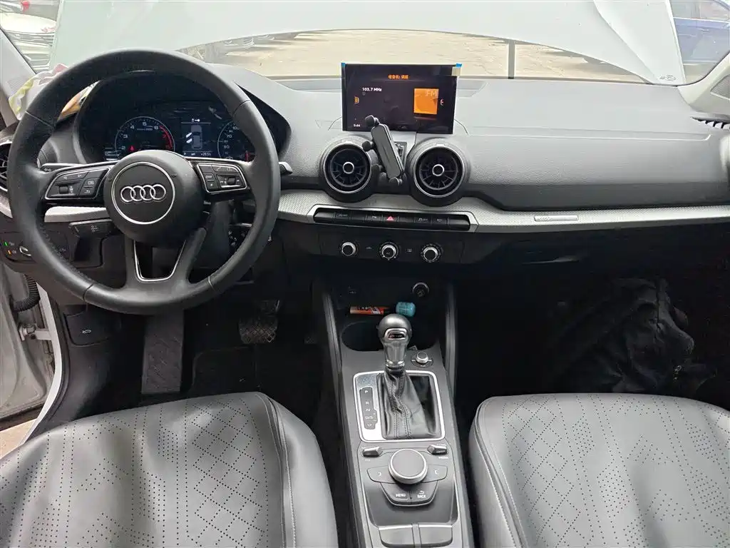 Audi Q2L 2021 — фото 10