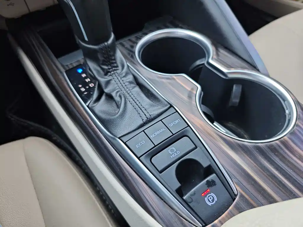 Toyota Camry 2020 — фото 15