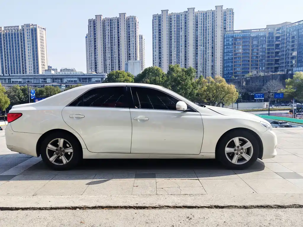 Toyota Reiz 2013