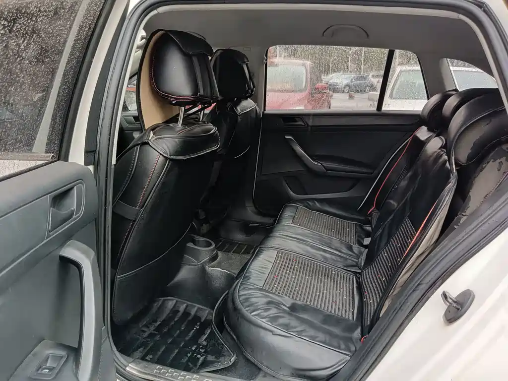 Skoda Rapid Spaceback 2014 — фото 6