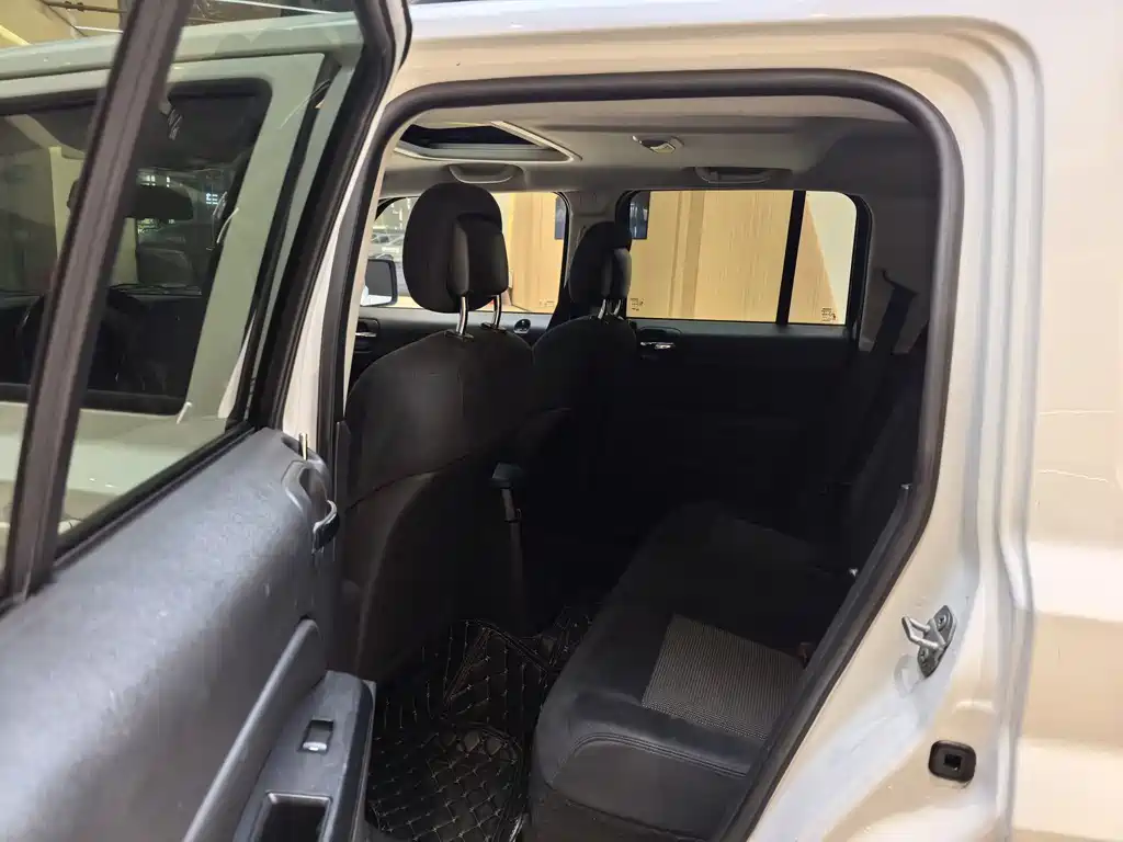 Jeep Patriot 2015 — фото 11