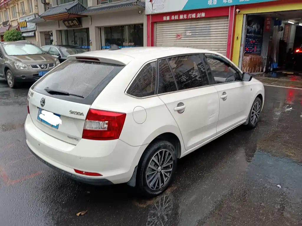 Skoda Rapid Spaceback 2014 — фото 5