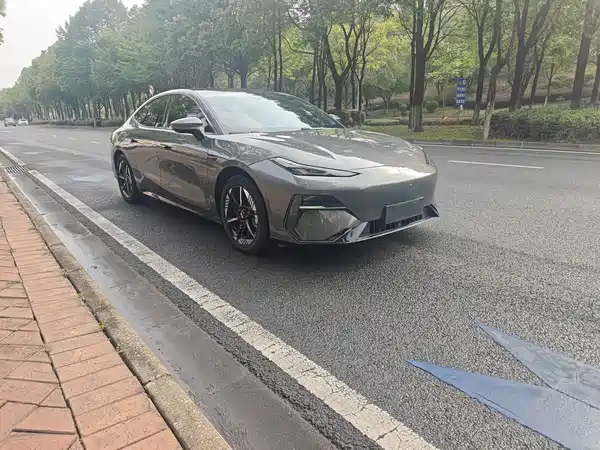 Geely Galaxy E8 2024