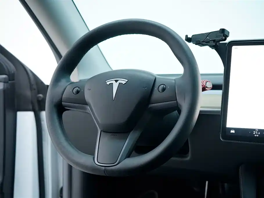 Tesla Model Y 2022 — фото 10