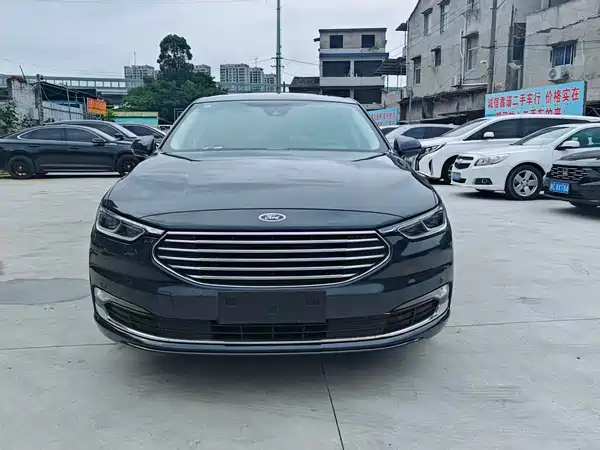 Ford Taurus 2021