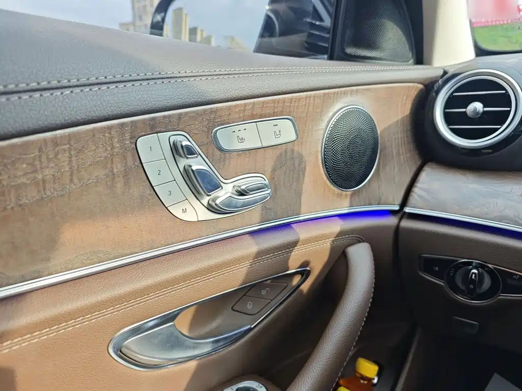 Mercedes-Benz E-Class 2018 — фото 19