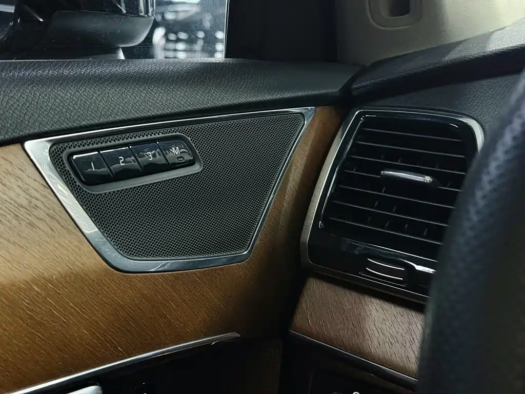 Volvo XC90 2020 — фото 12