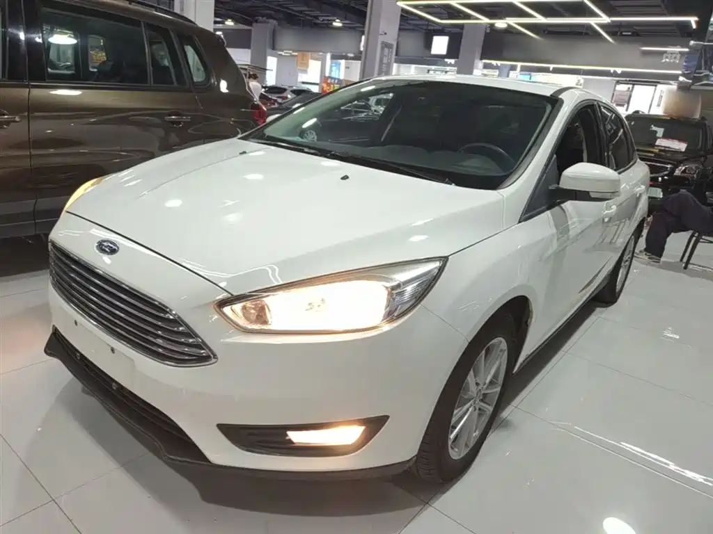 Ford Focus 2018 — фото 2