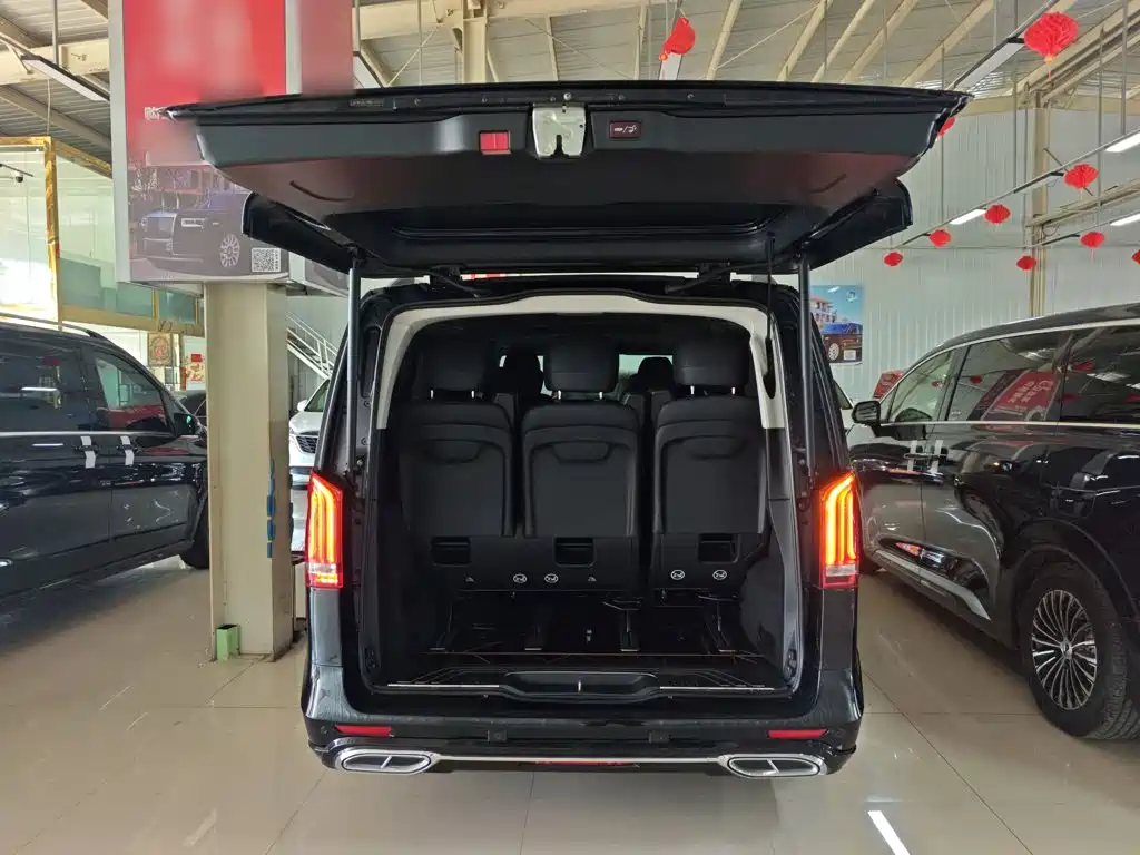 Mercedes-Benz V-Class 2022 — фото 19