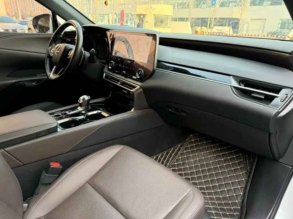 Lexus RX 2023