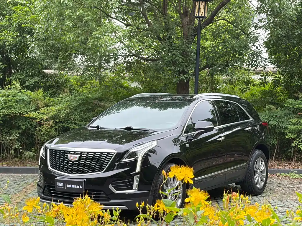 Cadillac XT5 2021 — фото 1