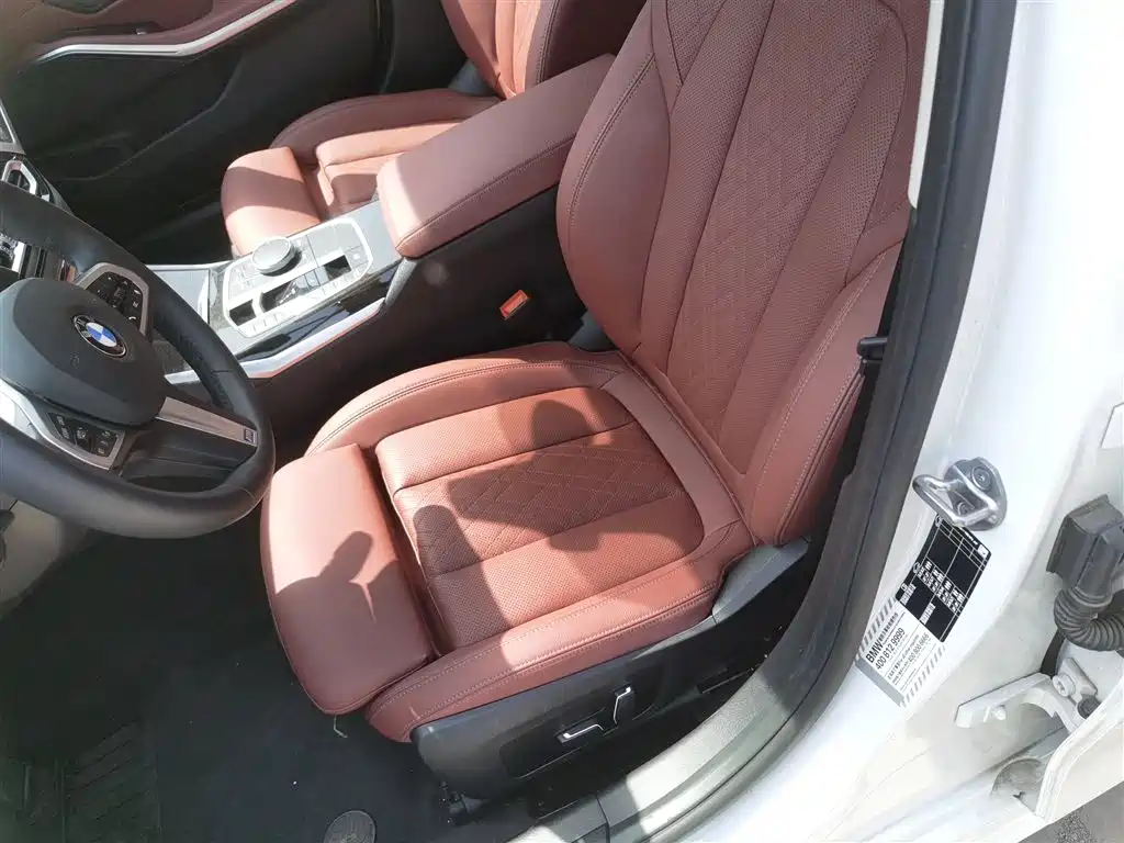 BMW 3 Series 2025 — фото 15