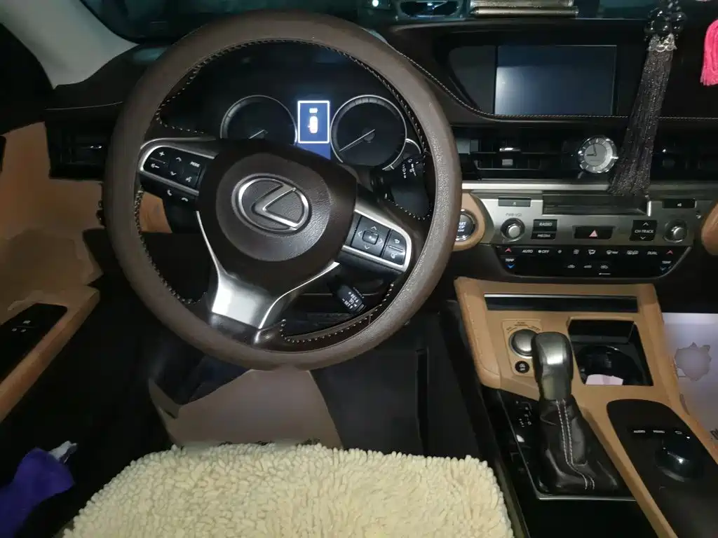 Lexus ES 2017