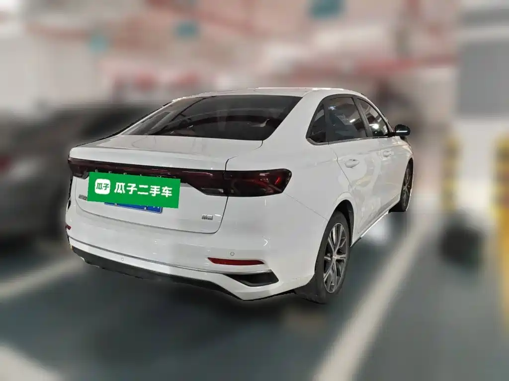 Geely Emgrand 2022