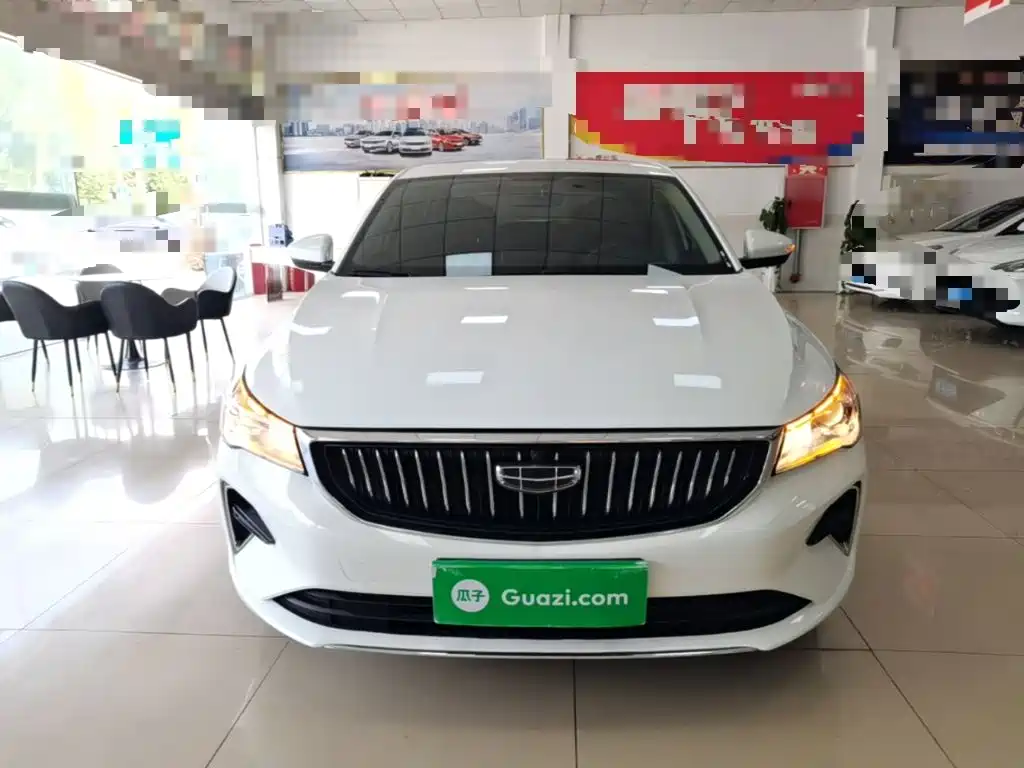 Geely Emgrand 2022