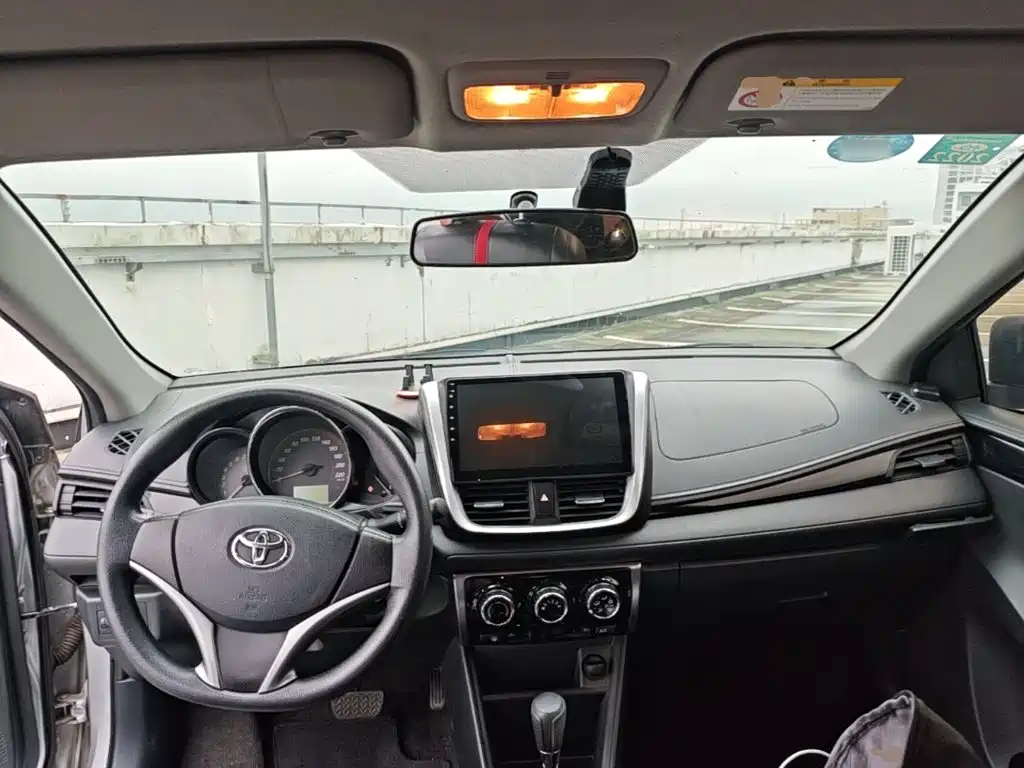 Toyota Yaris L 2020 — фото 10