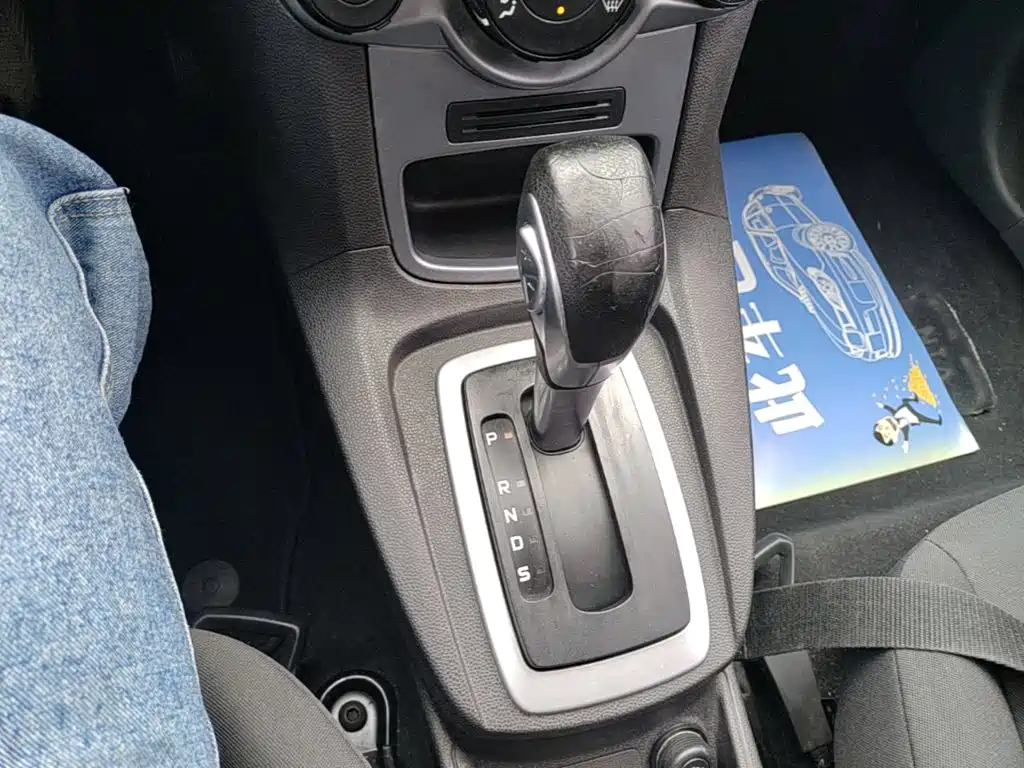 Ford Fiesta 2015 — фото 14
