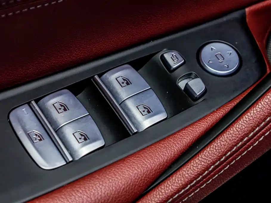 BMW 5 Series 2023 — фото 17