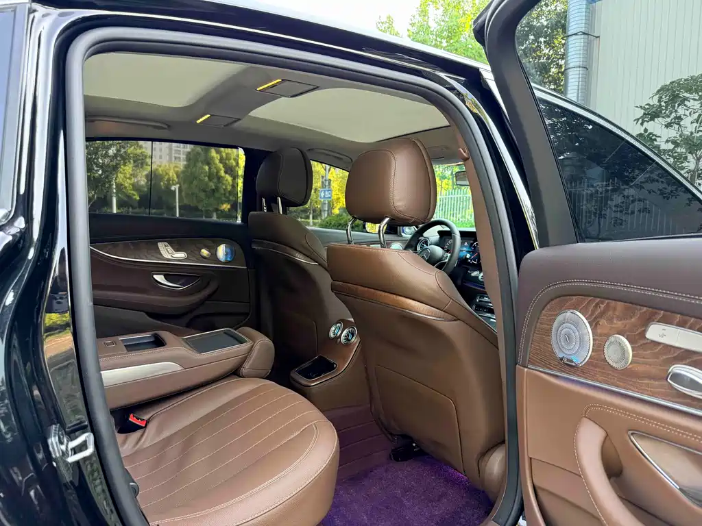 Mercedes-Benz E-Class 2023 — фото 12