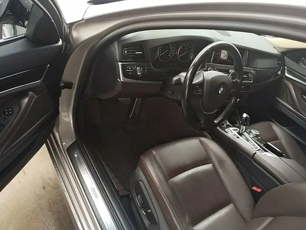BMW 5 Series 2015 — фото 16