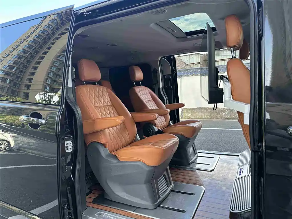 Ford Tourneo 2023 — фото 8