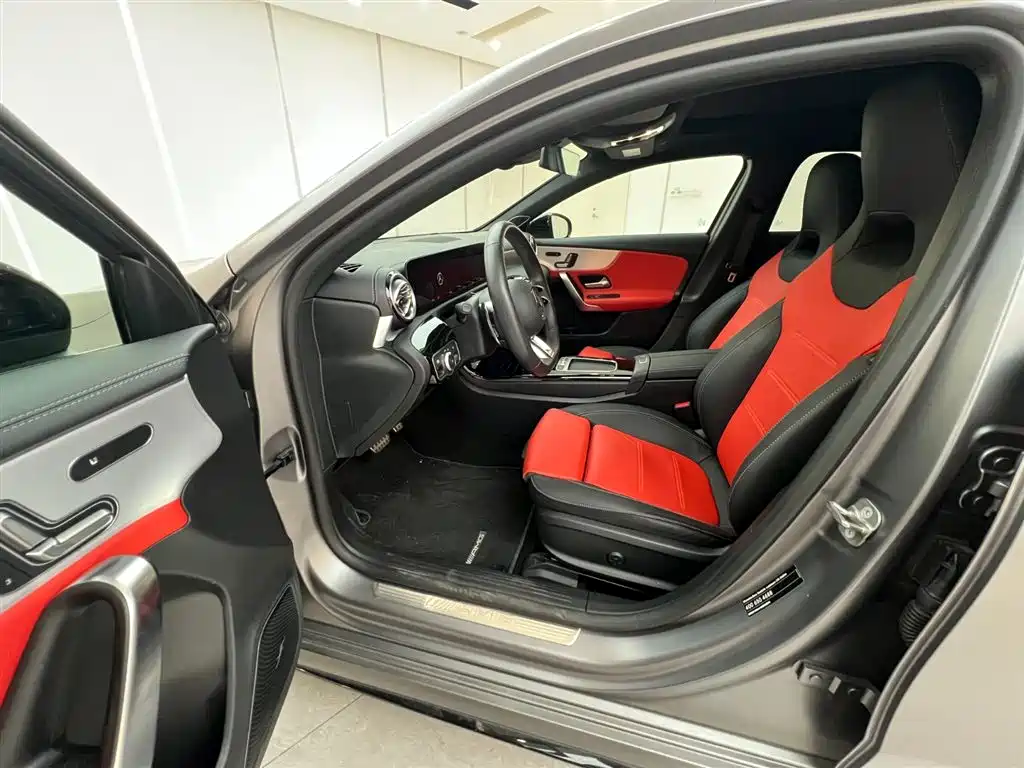 Mercedes-Benz A-Class AMG 2025 — фото 3