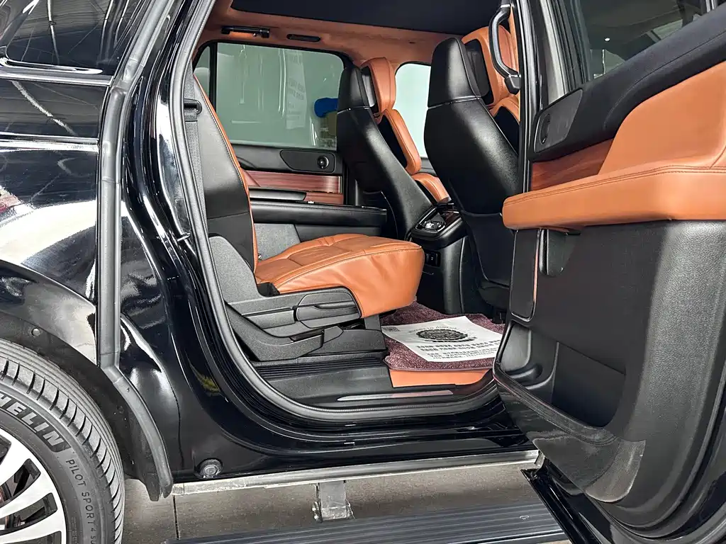 Lincoln Navigator 2019 — фото 9