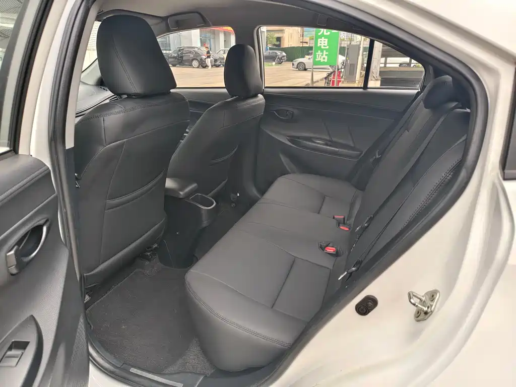 Toyota Yaris L 2019 — фото 8