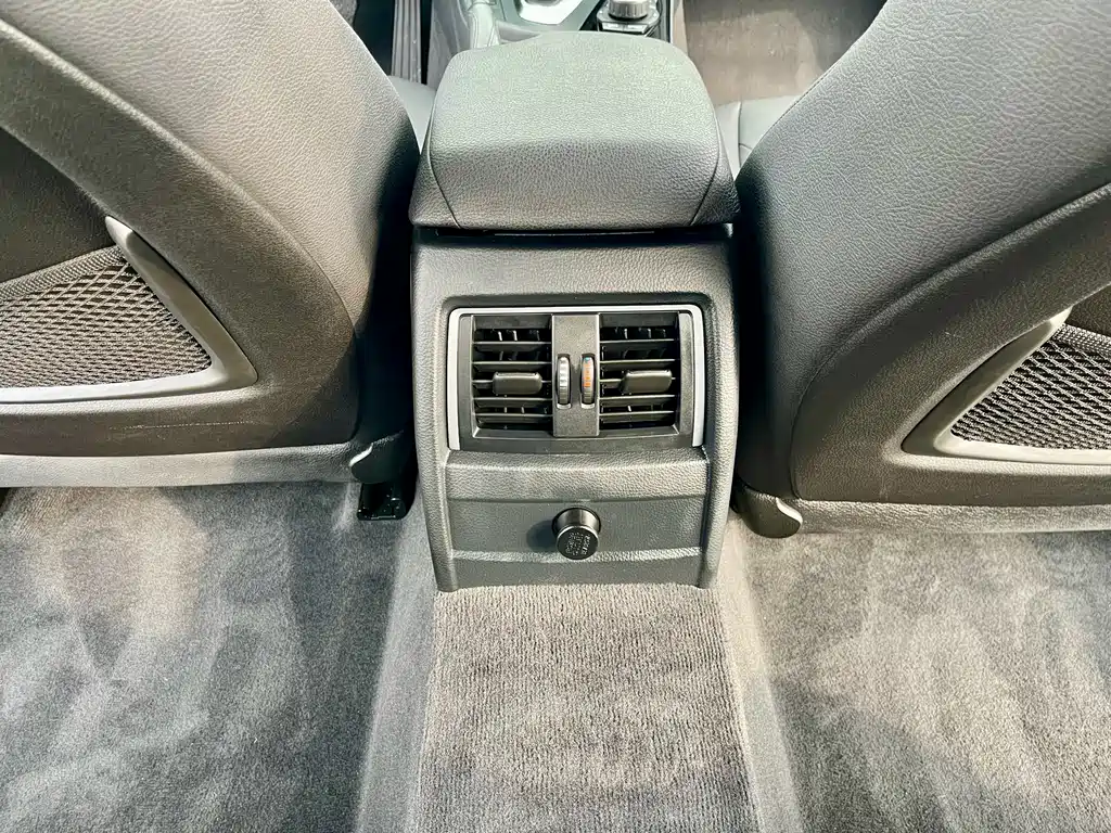 BMW 3 Series 2017 — фото 13
