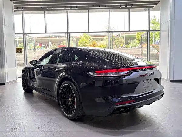 Porsche Panamera 2021