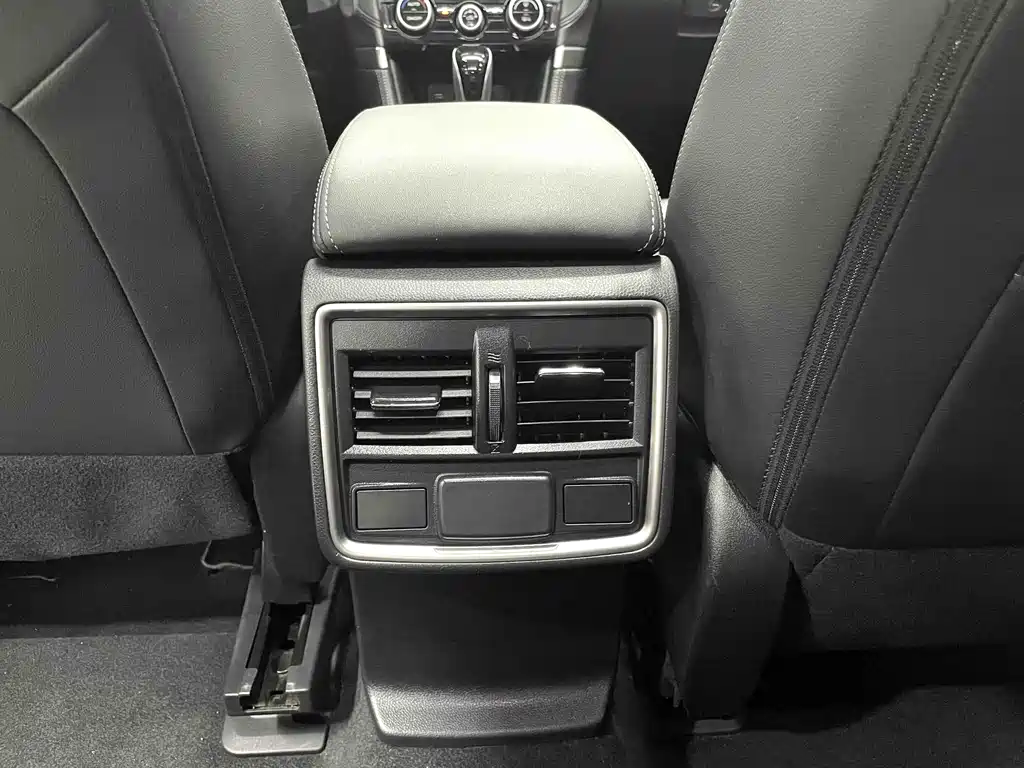 Subaru Forester 2023 — фото 11