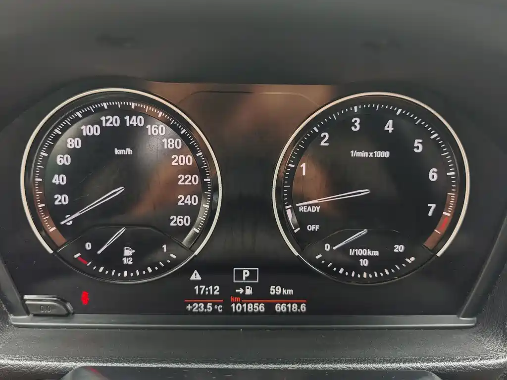BMW 1 Series 2019 — фото 13