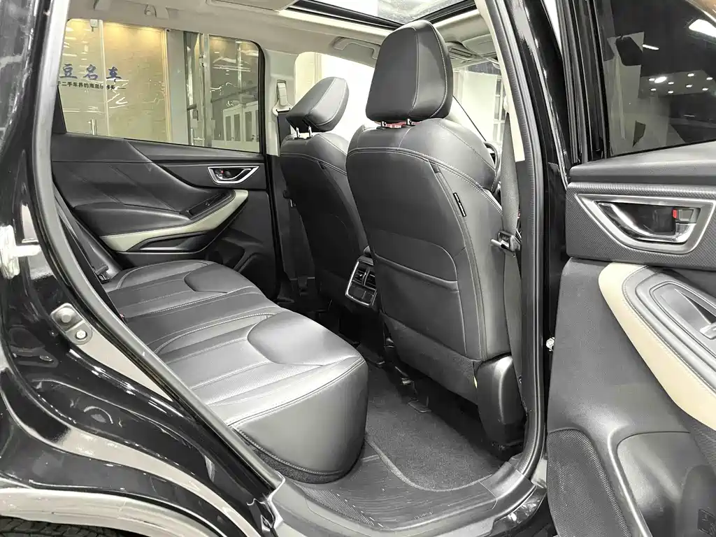 Subaru Forester 2023 — фото 13