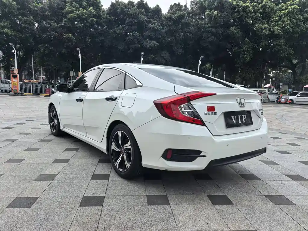 Honda Civic 2018 — фото 10