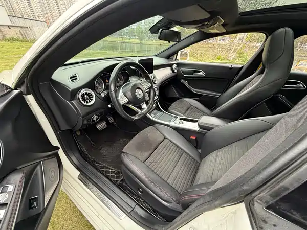Mercedes-Benz CLA 2015
